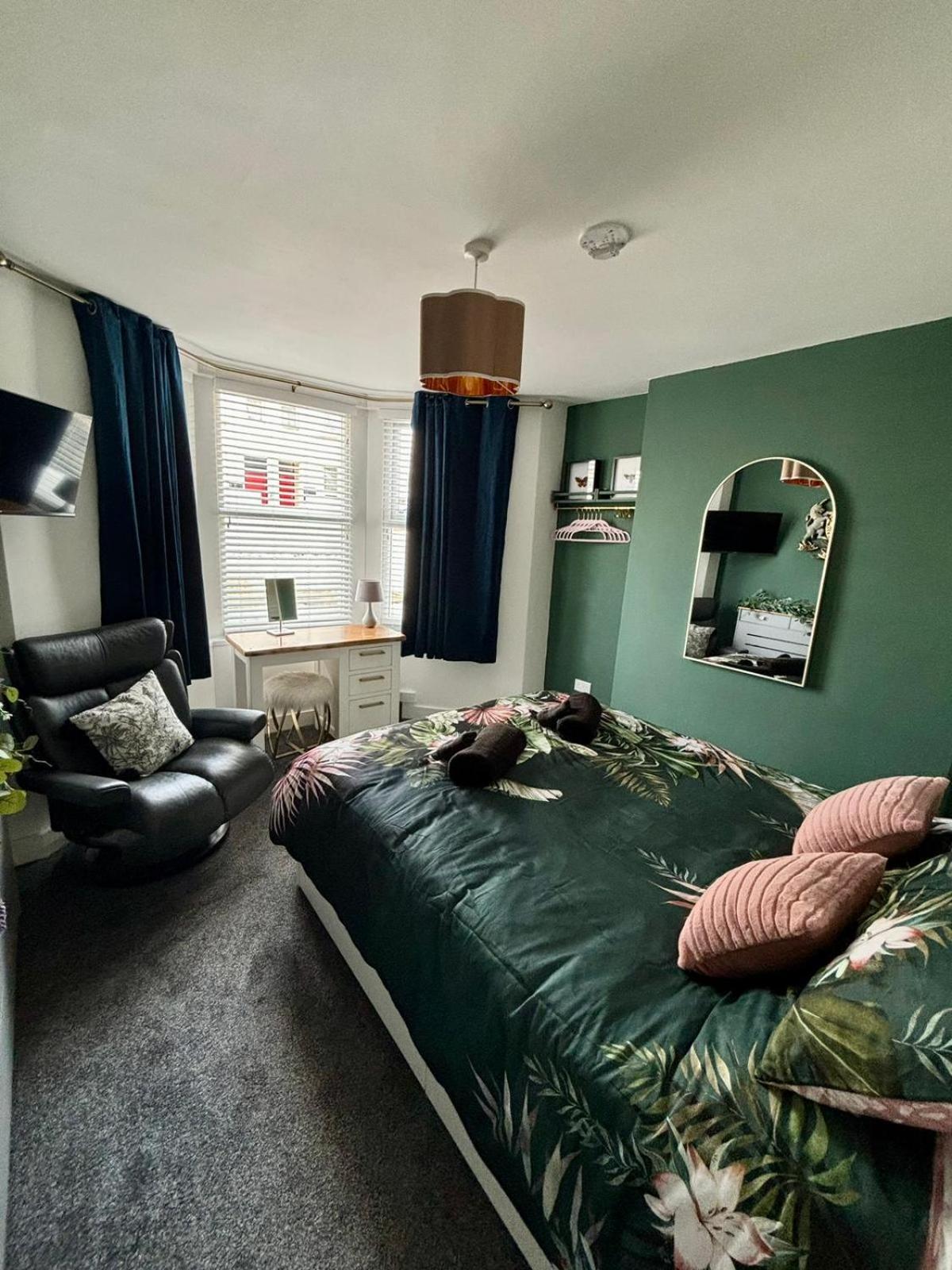 Stylish And Chic Seaside Apartment Southend-on-Sea Exterior photo